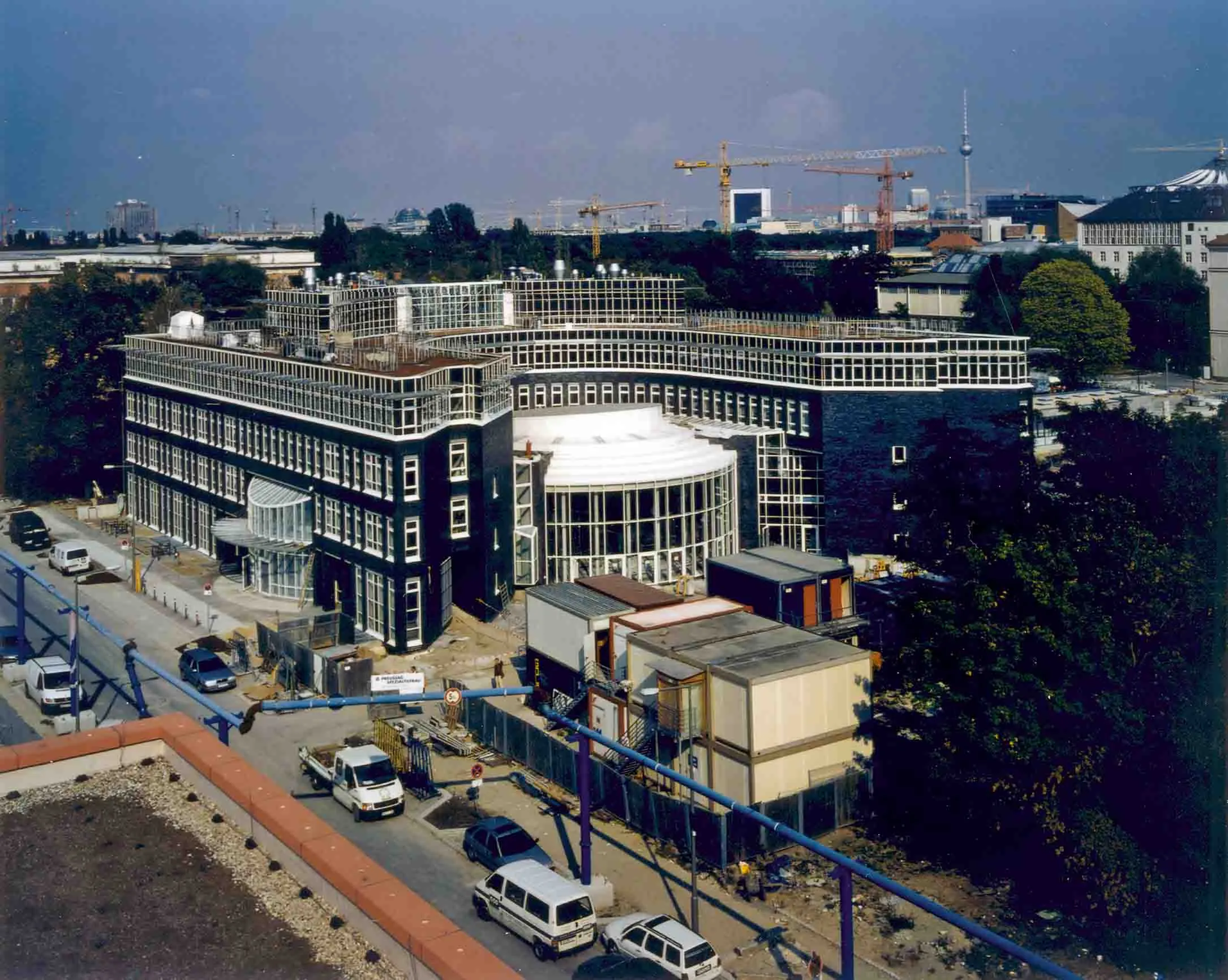 Luftaufnahme: Haus der Friedrich-Ebert-Stiftung in Berlin-Tiergarten, 2000. Rechte: AdsD, 6/FOTA139656
