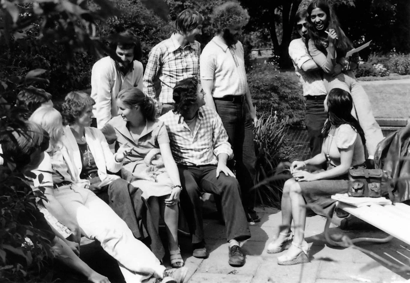 Das erste von Stipendiat:innen für Stipendiat:innen durchgeführte Seminar, hier im Garten des Hauses auf dem Venusberg, August 1975.