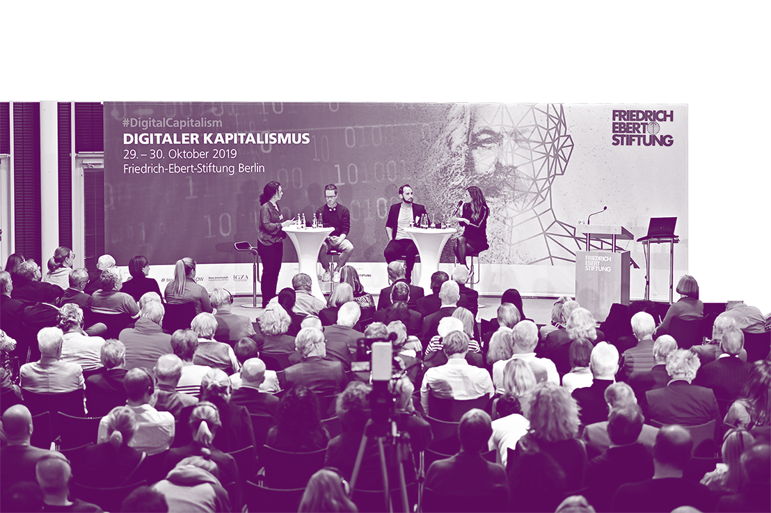 Links: Als Konsequenz aus den Erfahrungen der Finanzkrise und der Rolle der Digitalisierung darin organisierte die Stiftung gemeinsam mit Partnern jährlich einen internationalen Kongress zum Finanzkapitalismus, hier ein Podium von 2019. Rechte: AdsD, 6/FOTB087338; Foto: Gerngross/Glowinski