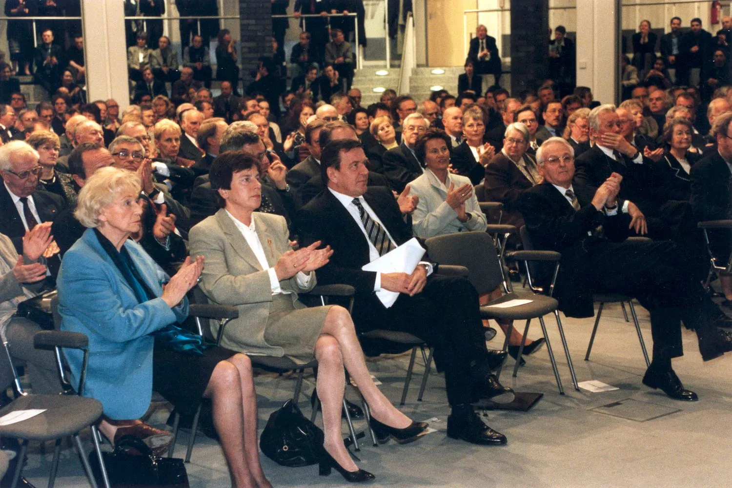 Eröffnung des Berliner Hauses der FES, 13.12.1999, mit Anke Fuchs, Annemarie Renger, Gerhard Schröder