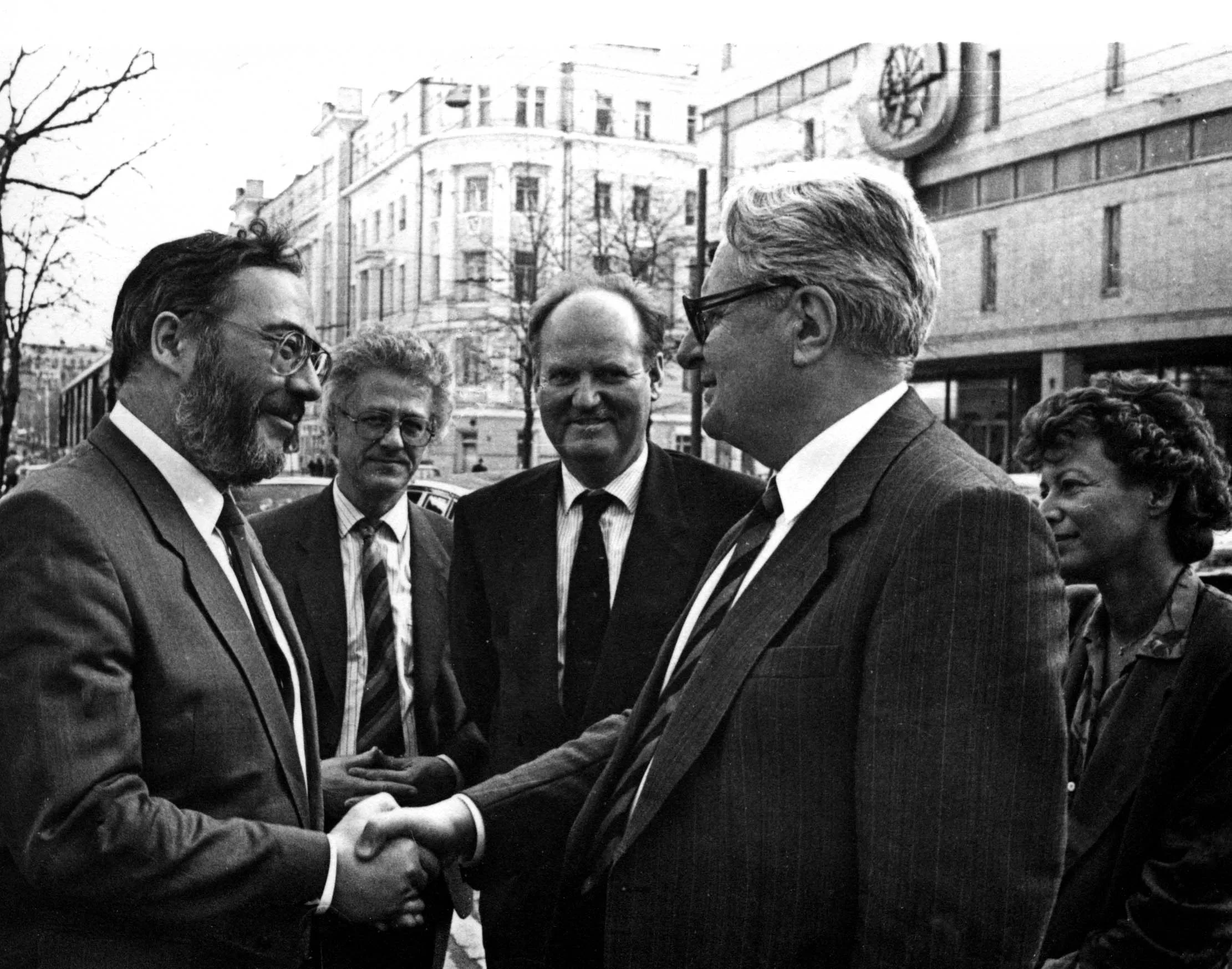 Hans Schumacher begrüßt SPD-Vorsitzenden Hans-Jochen Vogel