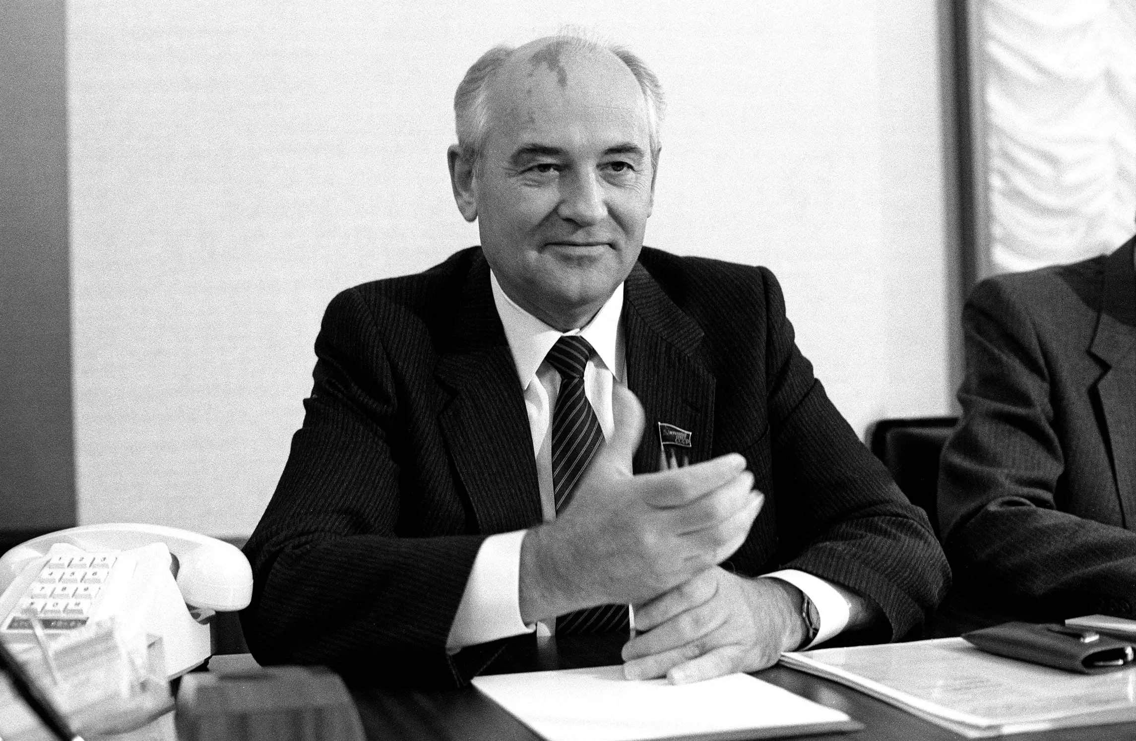 Michail Gorbatschow beim Gespräch mit Redakteuren des „Spiegel“, Moskau, 19.10.1988 Rechte: J. H. Darchinger/FES