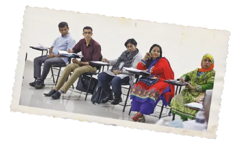 Teilnehmer:innen des ersten Kurses der Akademie für Arbeit in Bangladesch, 2017