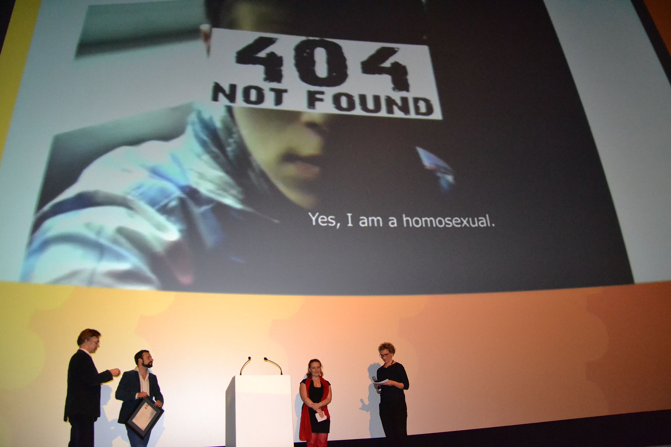 Filmausschnitt aus dem Gewinnerfilm "Children 404"
