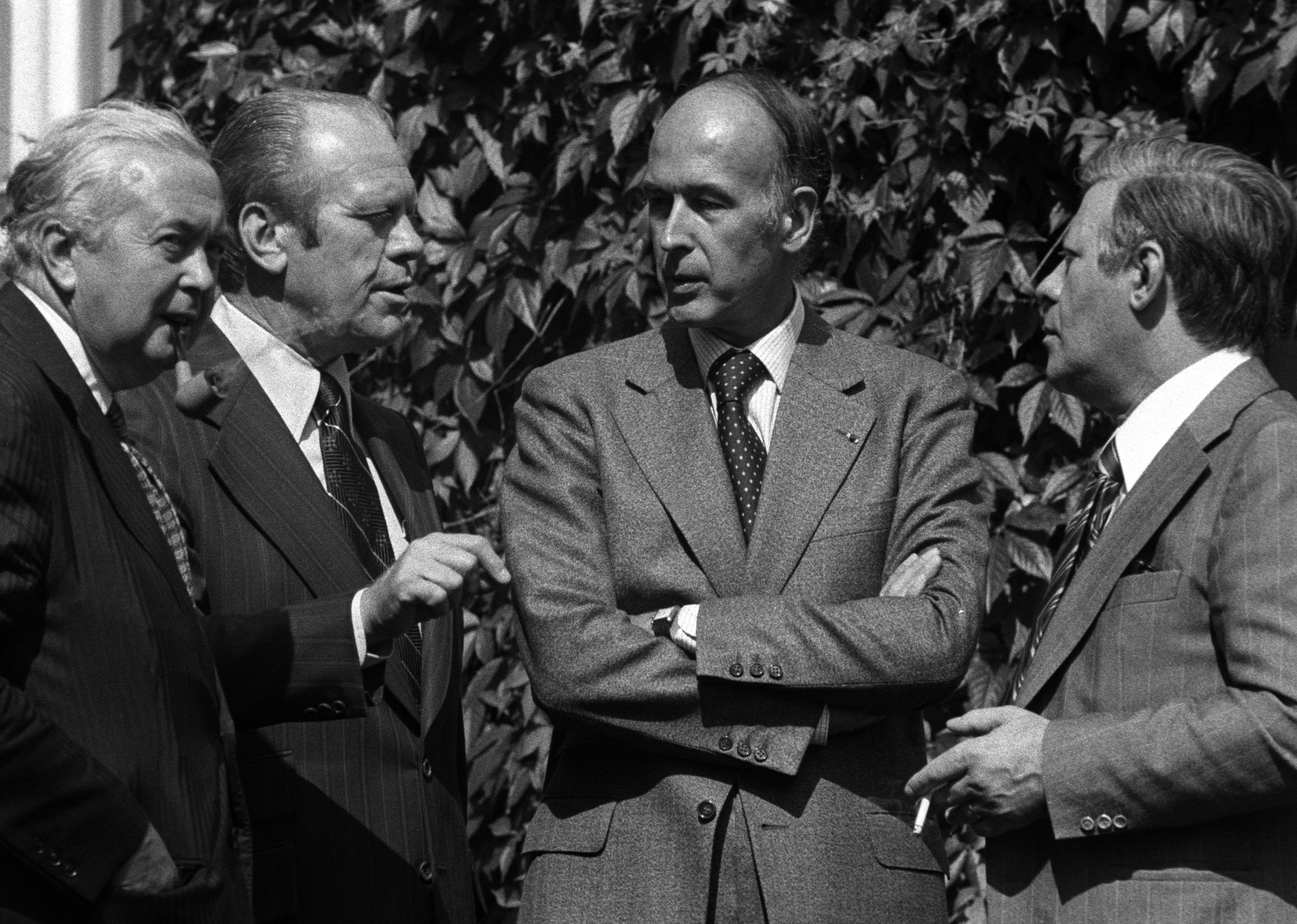 Gruppenaufnahme mit Premierminister von Großbritannien Harold Wilson, Präsident der USA Gerald Ford, Premierminister von Frankreich Giscard d'Estaing und Bundeskanzler Helmut Schmidt