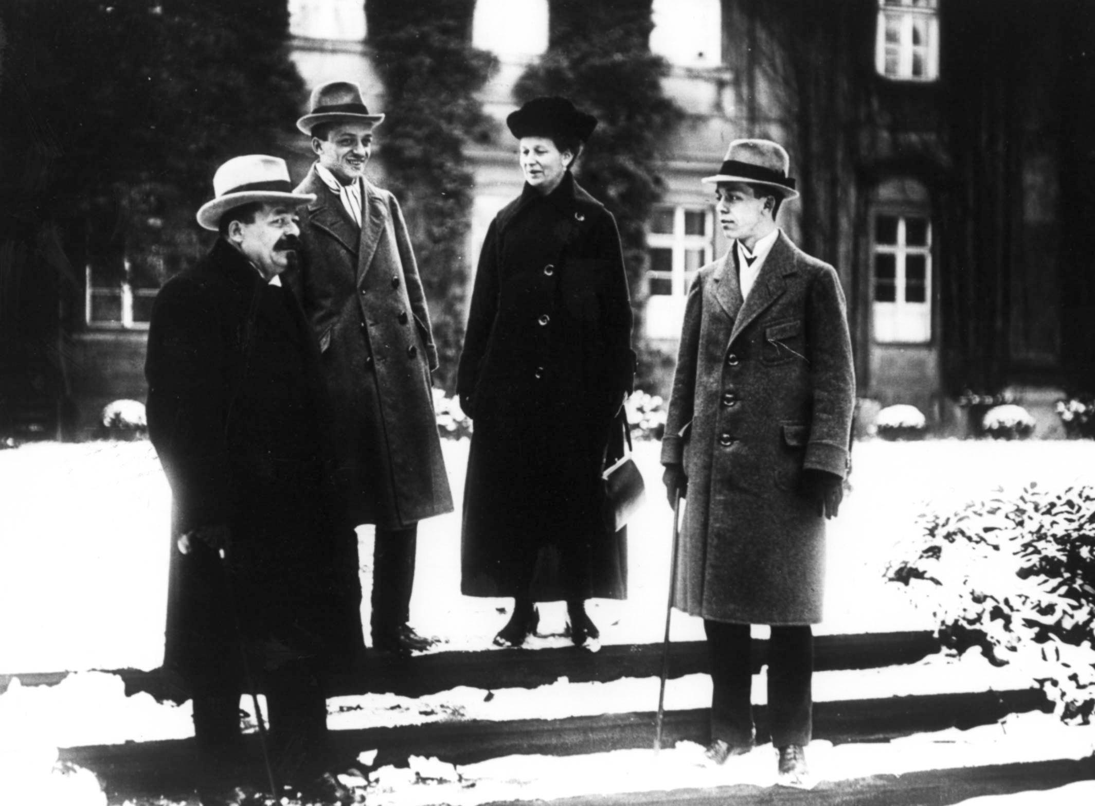 Friedrich Ebert und Familie, ca. 1922. V.l.: Friedrich Ebert, Friedrich Ebert jun., Luise Ebert und Karl Ebert.