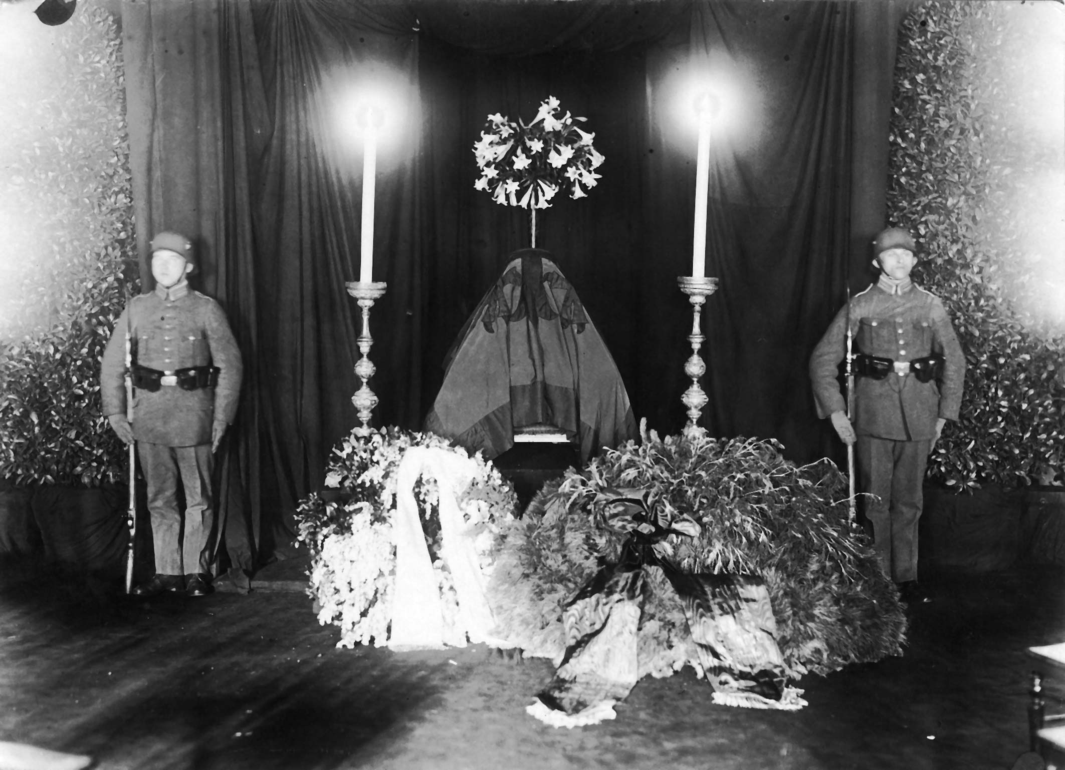 Beisetzung von Friedrich Ebert. Aufbahrung im Palais des Reichspräsidenten, 3.3.1925. 
