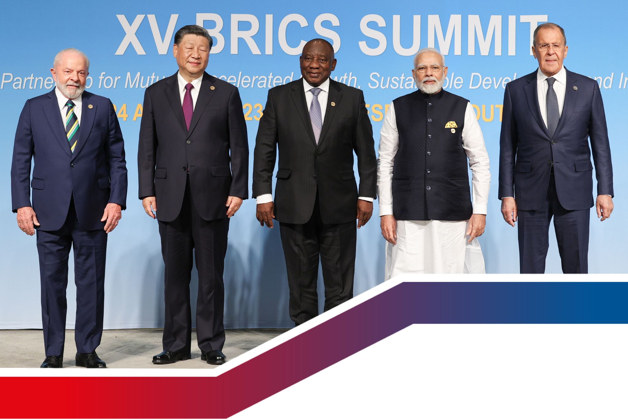 Präsident von Brasilien Luiz Inacio Lula da Silva, Xi Jinping Präsident von China, Cyril Ramaphosa Präsident von Südafrika, Indiens Premierminister Narendra Modi und Russlands Außenminister Sergei Lavrov posieren für ein Gruppenfoto im Rahmen einer gemeinsamen BRICS Konferenz