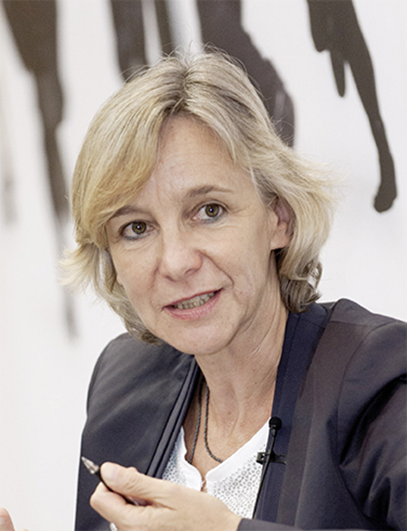 Das Bild zeigt Ulrike Schnellbach bei einem Vortrag.