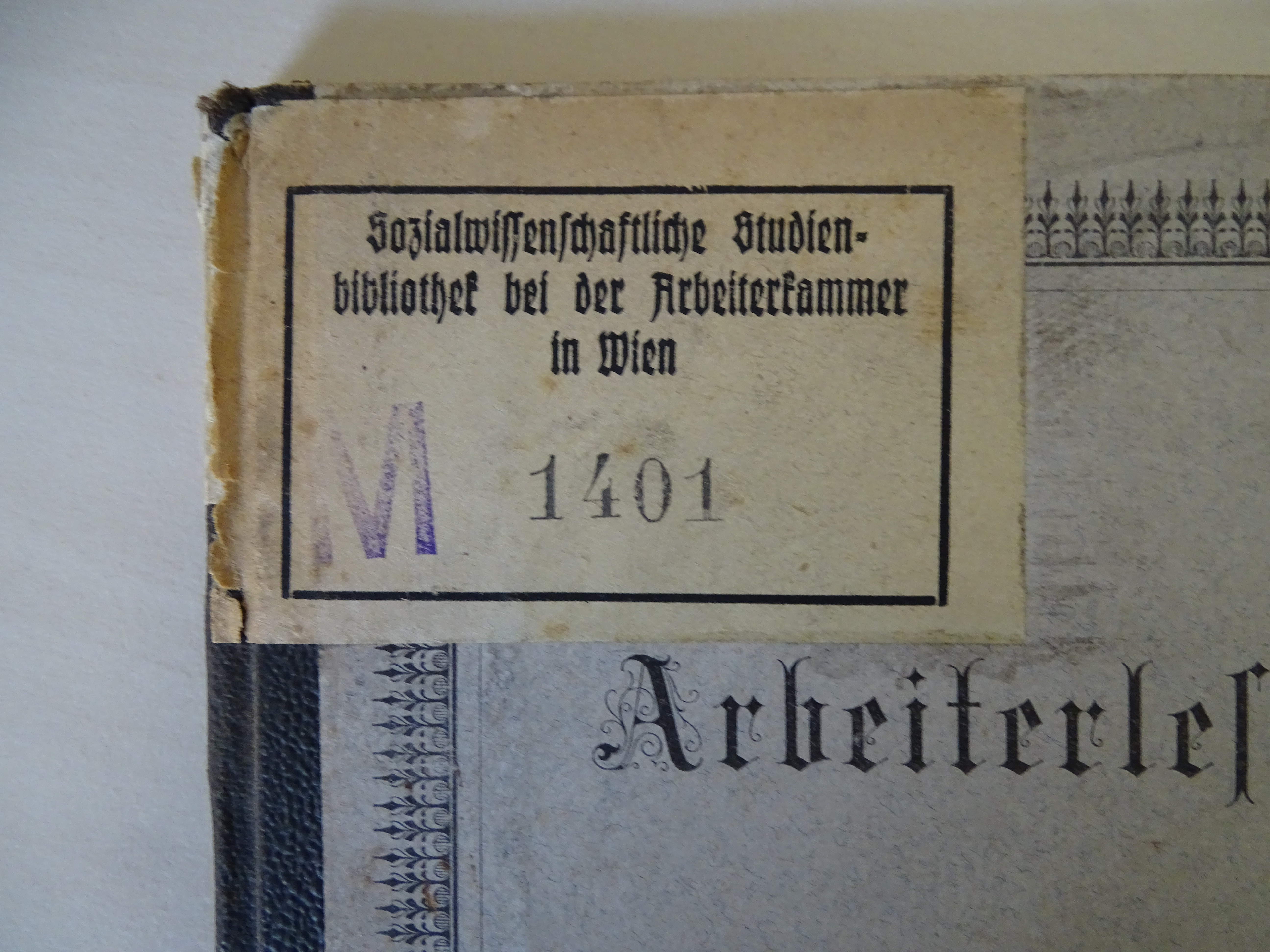 Signaturbandage der Bibliothek der Arbeiterkammer in Wien