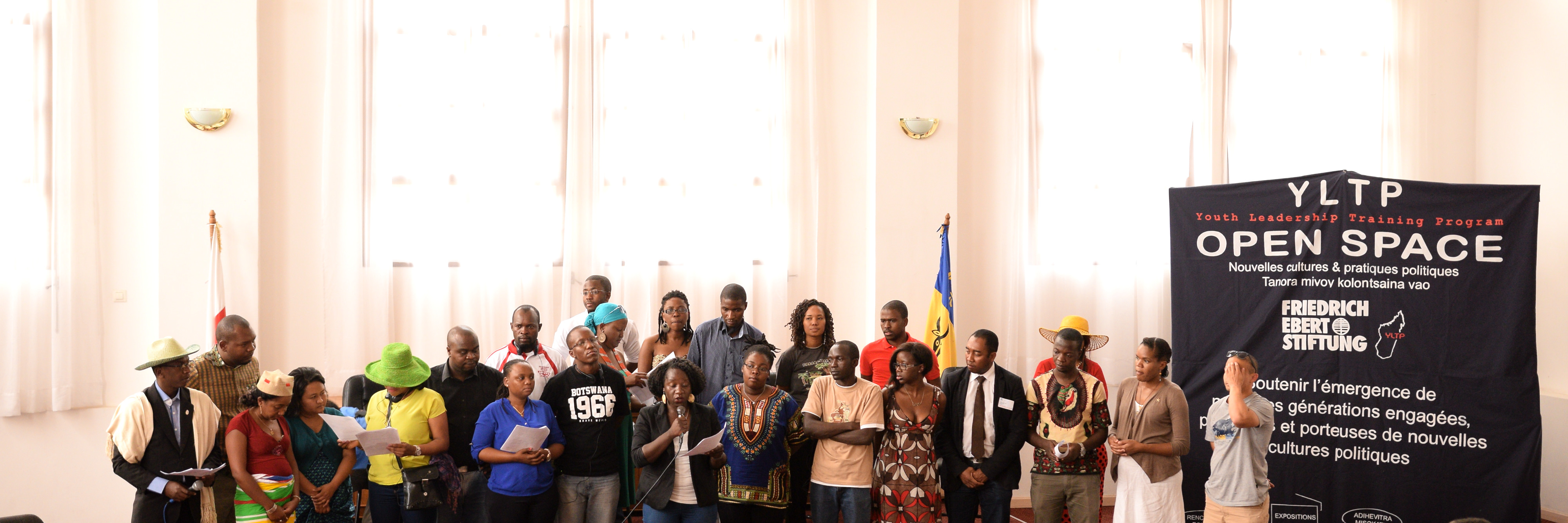 Madagassische YLTP-Teilnehmer mit Mauritius-Präsidentin Ameenah Gurib-Fakim