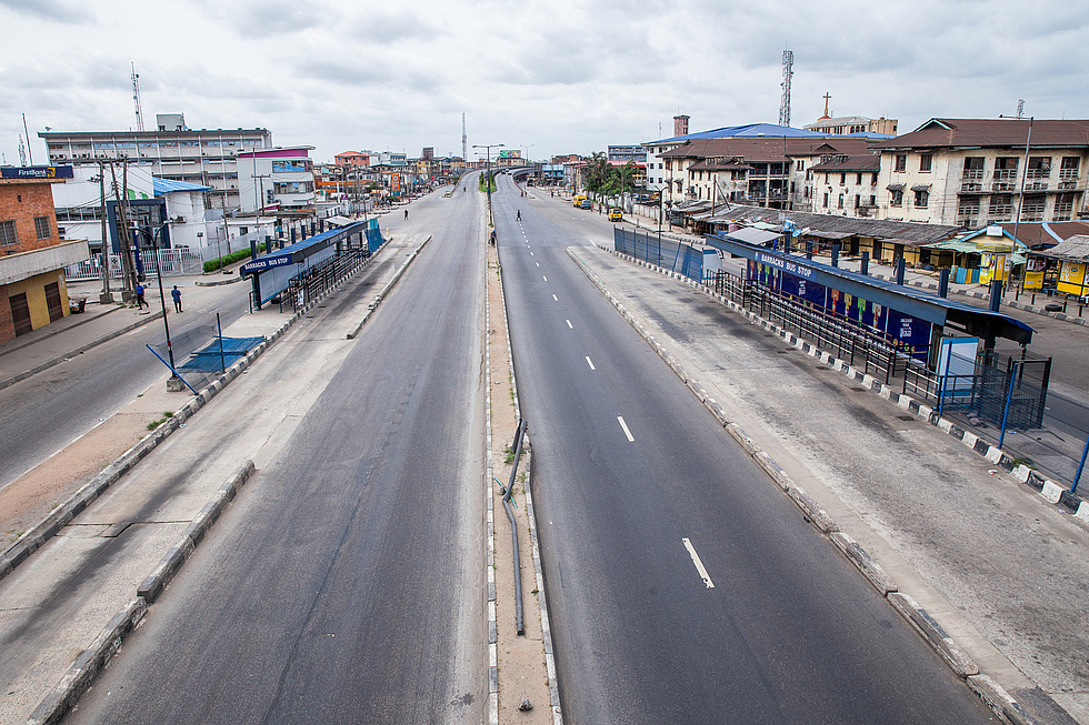 Leere Straße in Nigeria