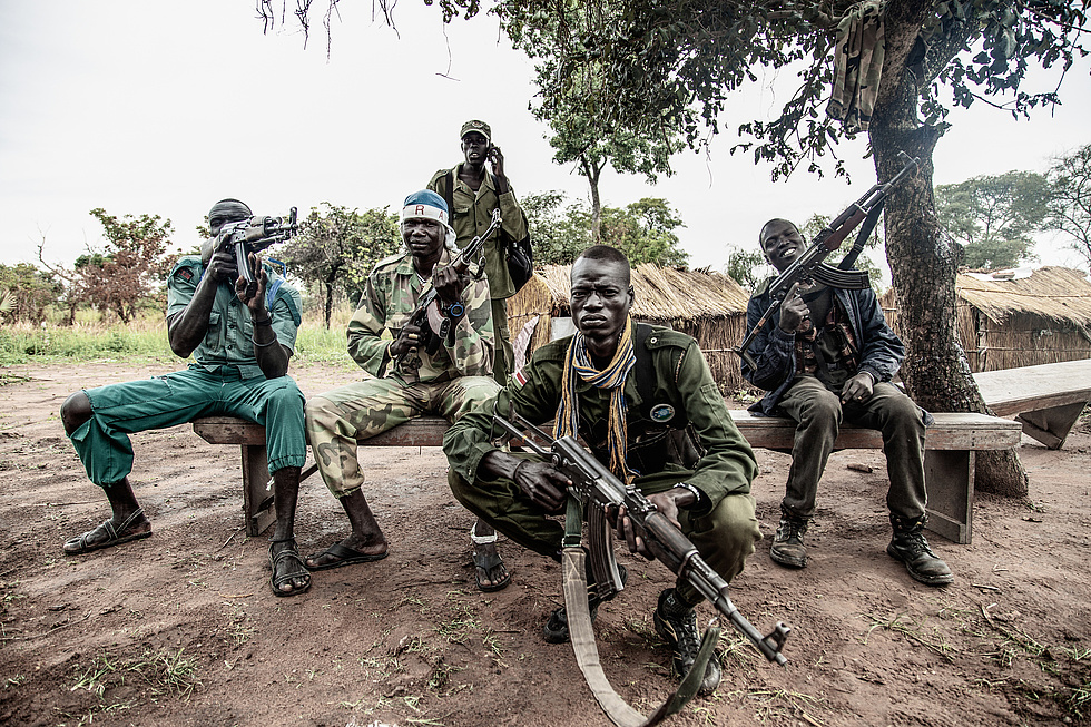 SPLM-IO Rebellen mit Maschinengewehren im Südsudan
