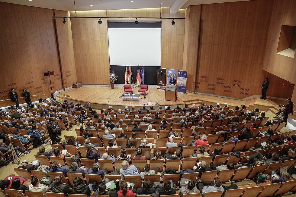 Publikum bei einer Rede von Alvaro Garcia Linera