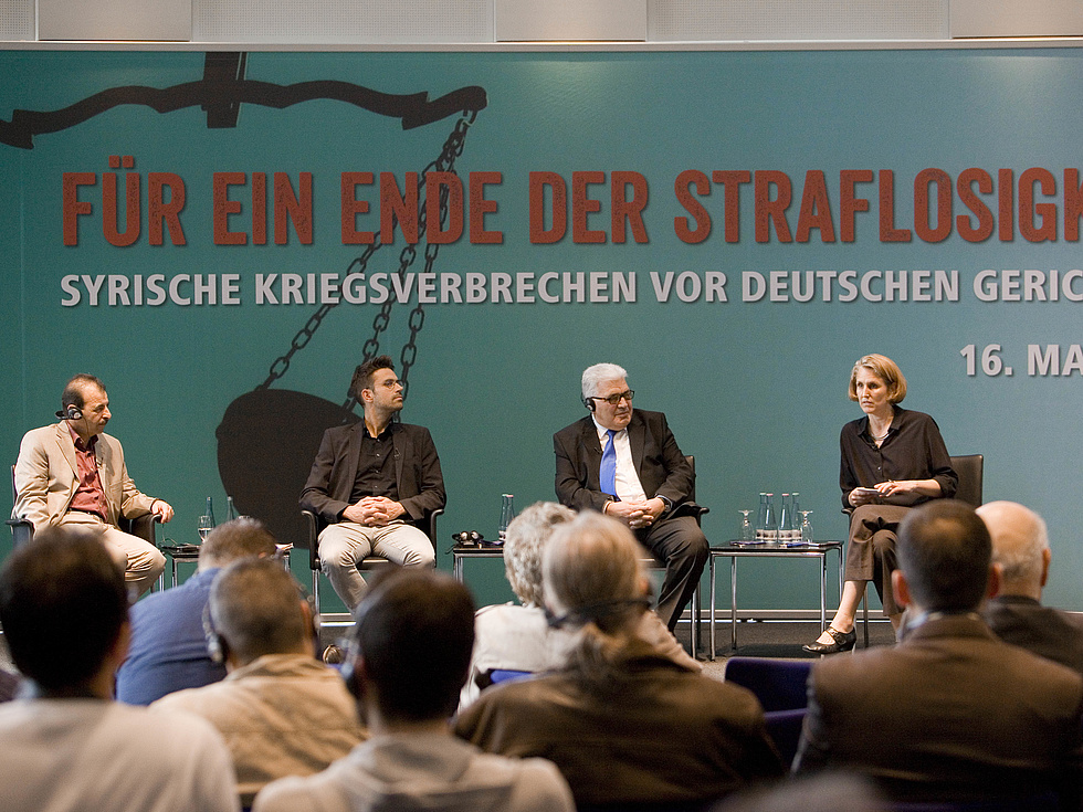 Podiumsdiskussion "Für ein Ende der Straflosigkeit - Syrische Kriegsverbrechen vor deutschen Gerichten?"