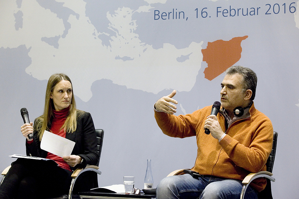Kristin Helberg und Salam Kawakibi auf der Podiumsdiskussion: "Fünf Jahre Krieg in Syrien und kein Ende in Sicht" 