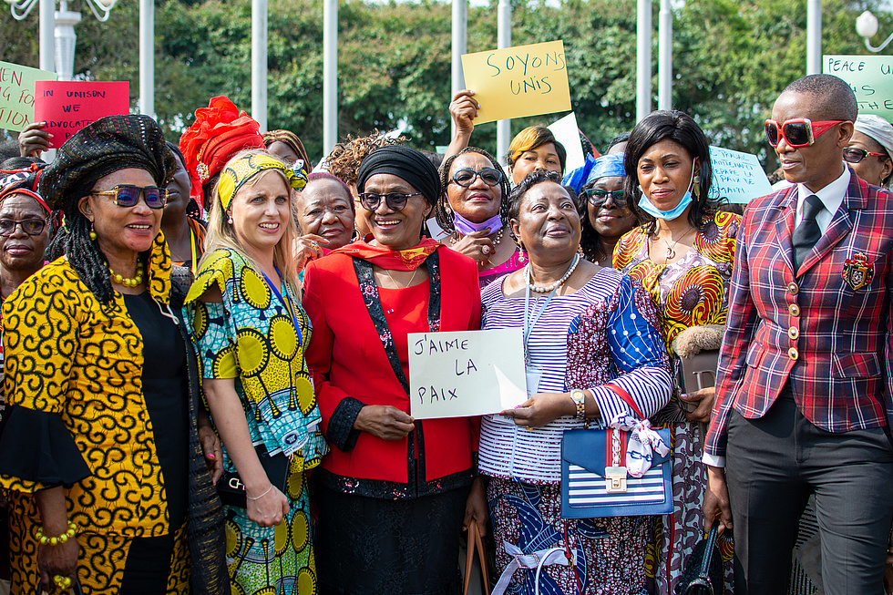 Frauen auf einer Frauenfriedenskonferenz in Kamerun