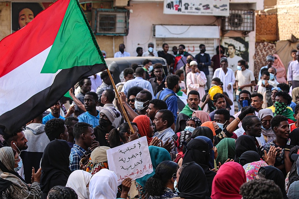 Protestierende Menschen im Sudan