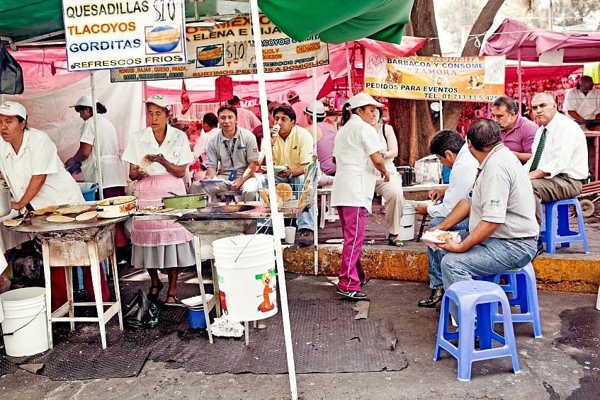 Taco-Stand auf einem Markt in Mexiko-Stadt