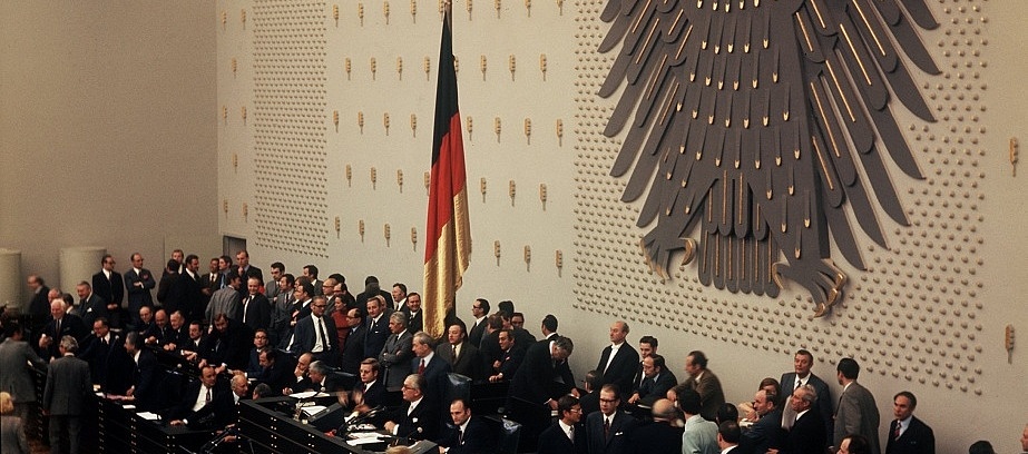 Warten auf die Fortsetzung der Sitzung, 27. April 1972