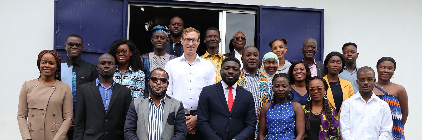 Gruppenfoto der FES-Mitarbeiter in der Elfenbeinküste