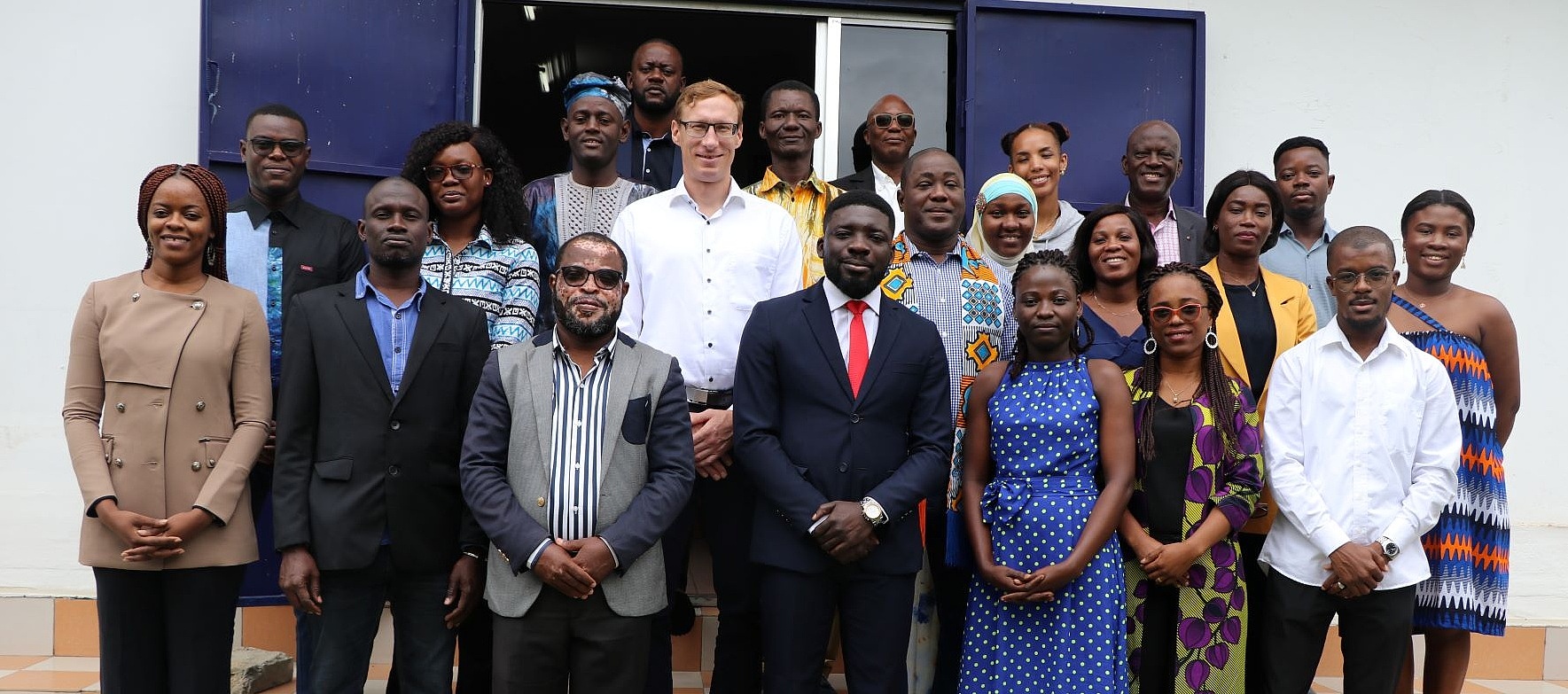 Gruppenfoto der FES-Mitarbeiter in der Elfenbeinküste