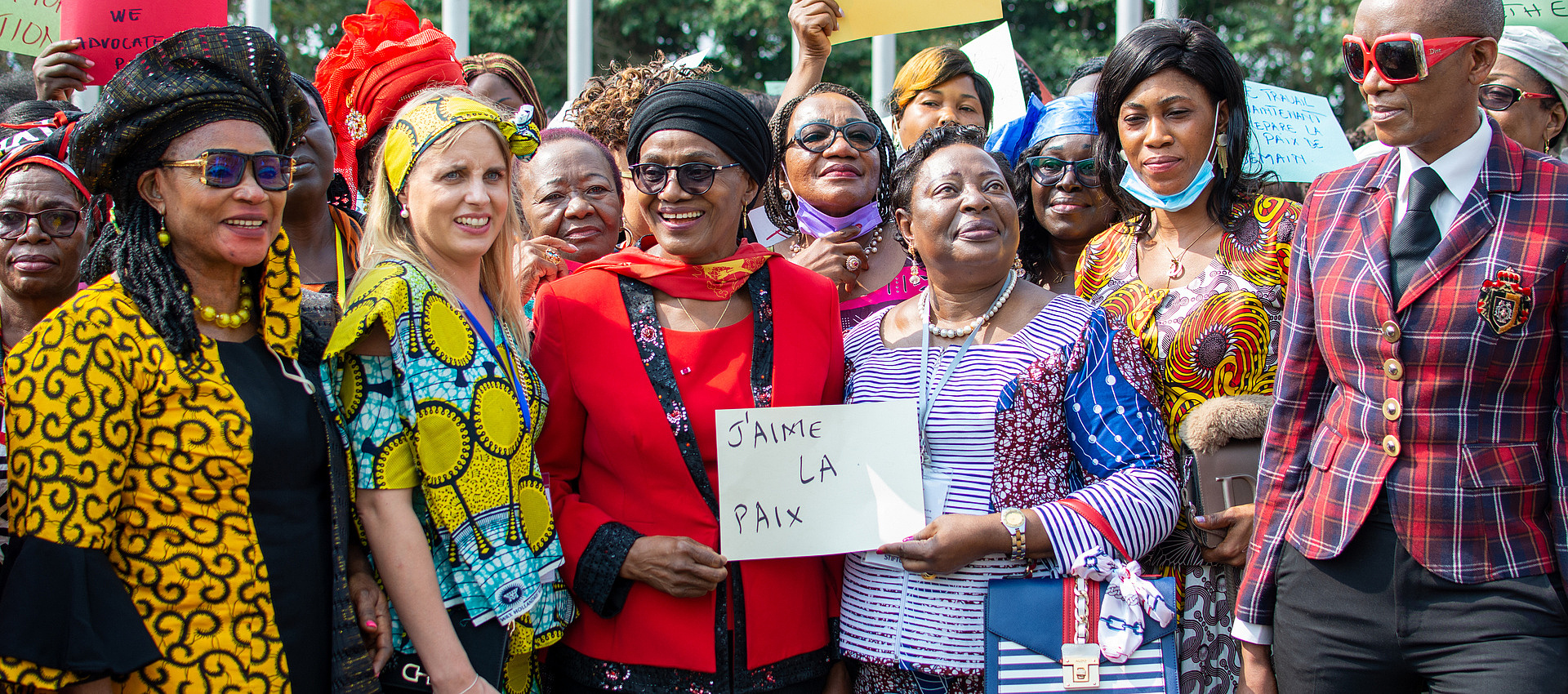 Frauen auf einer Frauenfriedenskonferenz in Kamerun