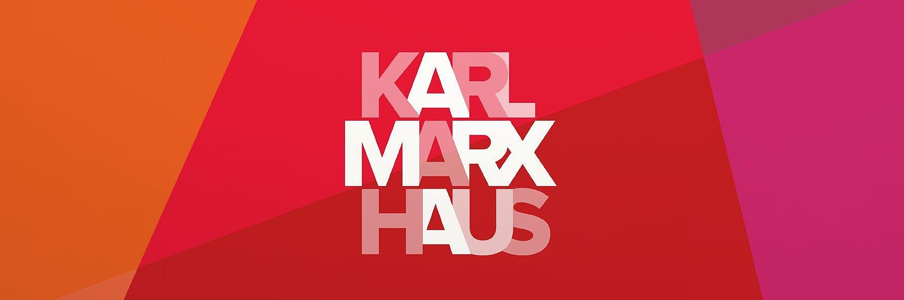 Ein Bildausschnitt des offiziellen Logos des Museum Karl-Marx-Haus. Im Hintergrund sind verschiedene Farbfelder entsprechend des Corporate Designs zu sehen.
