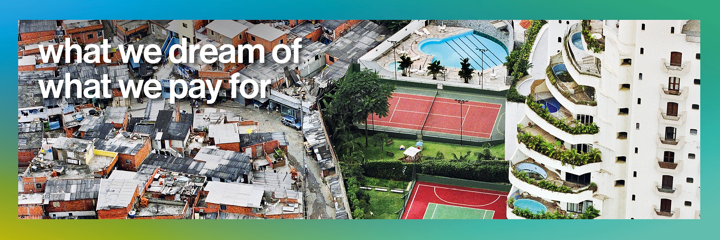 Favela Paraisópolis in São Paulo in direkter Nachbarschaft eines schicken Stadtviertels mit Tennisplätzen und Swimmingpool