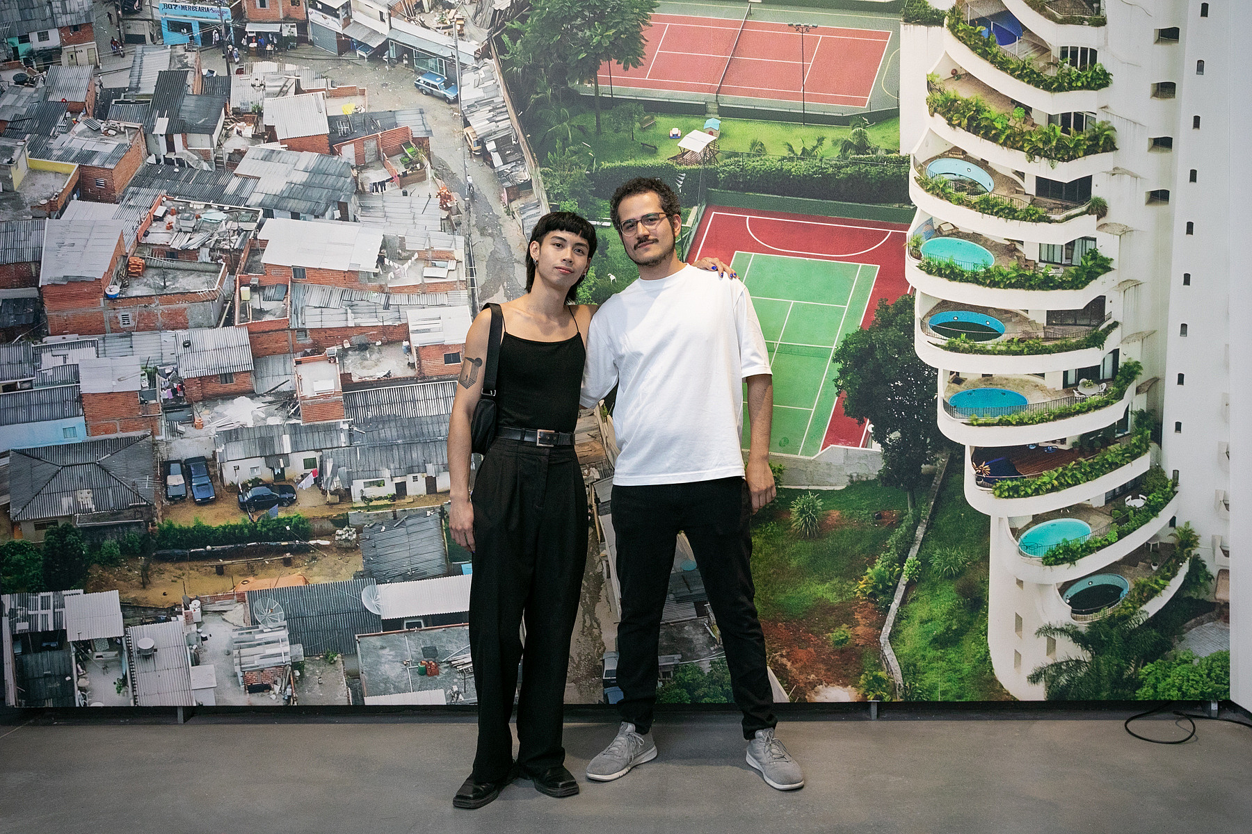 João Pedro Prado und Jacky Lai, die Künstler bei der Ausstellungseröffnung