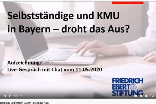 Im Hintergrund sieht man eine Person an einem Laptop. Davor ist der Schriftzug "Selbstständige und KMU in Bayern - droht das Aus?" und "Aufzeichnung: Live-Gespräch mit Chat vom 11.05.2020"
