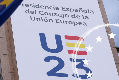 Spanischer Ratsvorsitz: Riesenplakat auf EU-Ratsgebäude