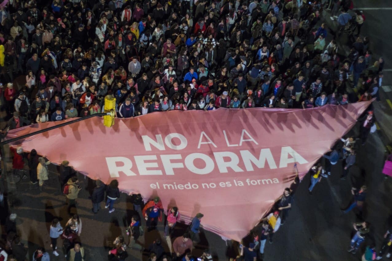 Demo-Banner: Nein zur Reform, die Angst ist nicht die Form