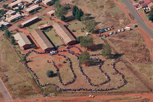 Menschenschlange in Soweto