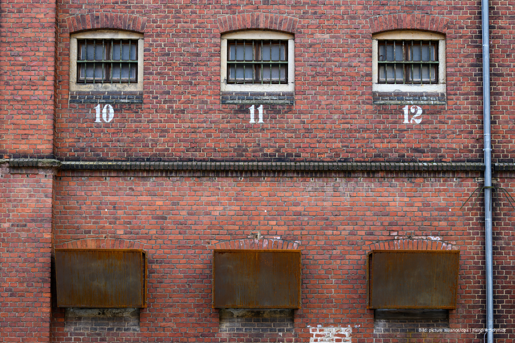 Blick auf das Zellenhaus des einst größten Frauengefängnisses der DDR, Schloss Hoheneck in Stollberg.