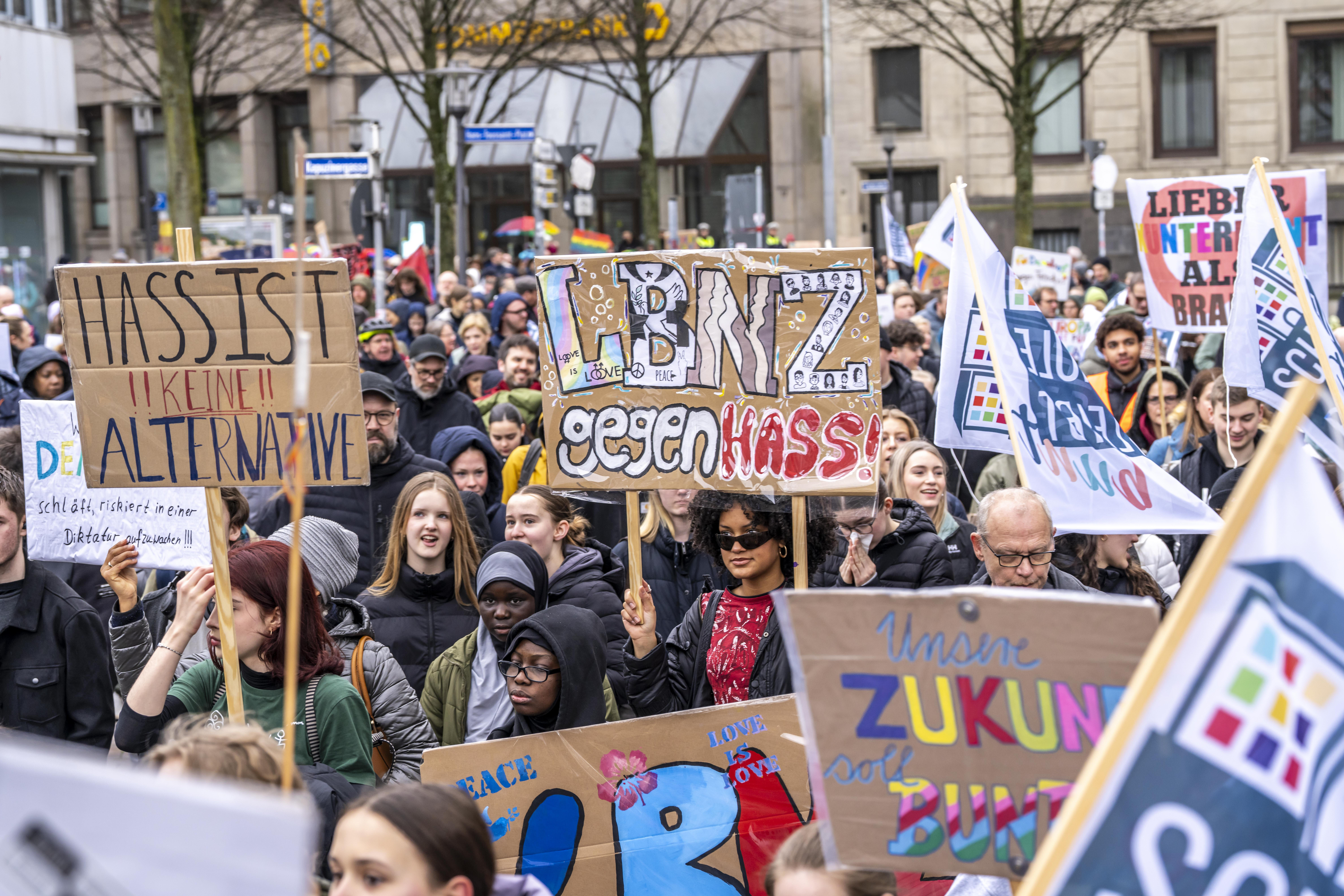 Demokratiebildung als Mutprobe? Vom Mythos Neutralitätsgebot in Schule und Unterricht