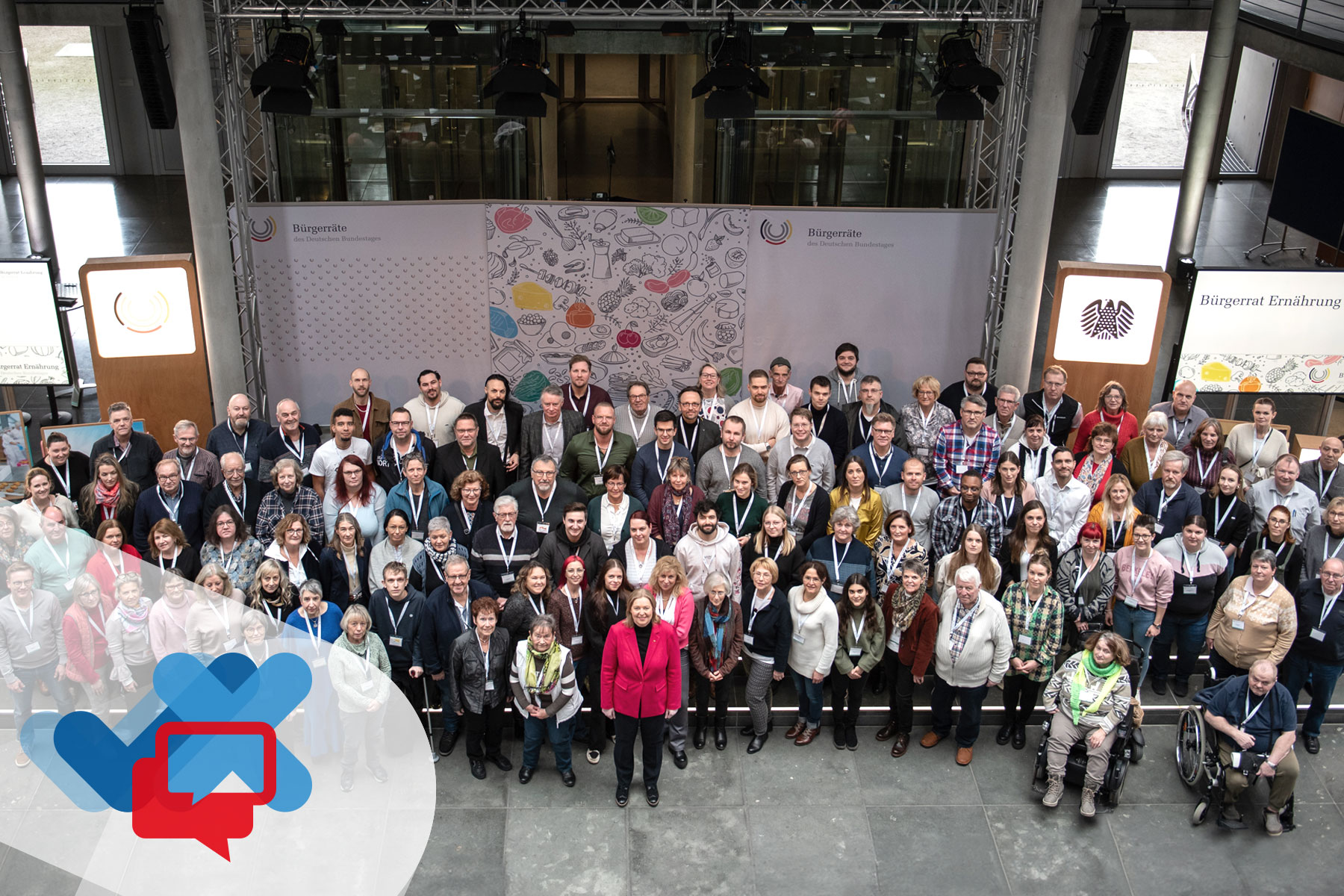 Versammlung des Bürgerrates Ernährung mit Bundestagspräsidentin Bärbel Bas, von schräg oben aufgenommen