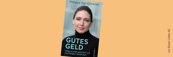 Bild von Autorin Philippa Sigl-Glöckner mit ihrem Buch „Gutes Geld – Wege zu einer gerechten und nachhaltigen Gesellschaft“