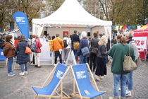 Das Pavillionzelt der FES auf dem Münsterplatz in Bonn.