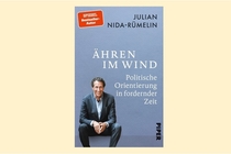 Sitzende Person auf Buchcover