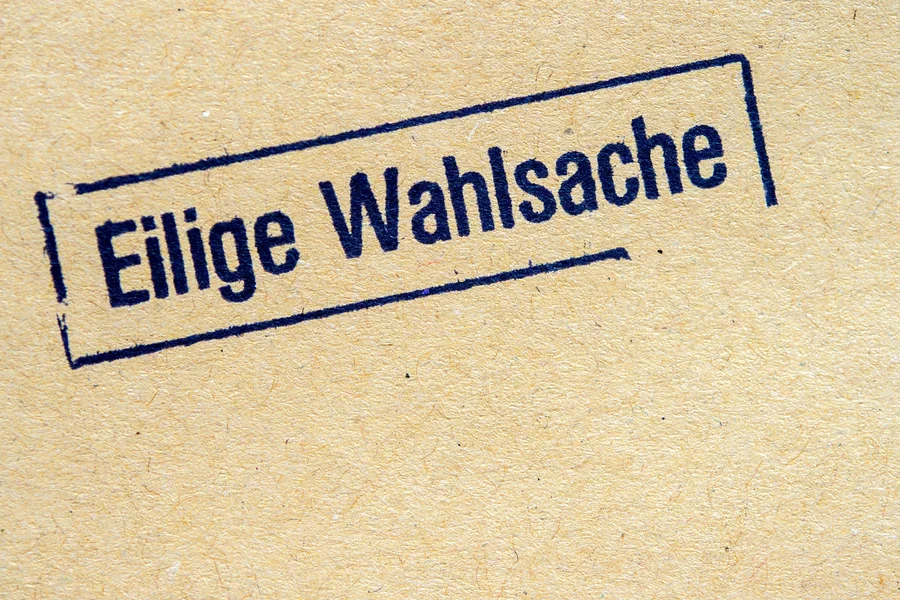 Fläche mit der Aufschrift "Eilige Wahlsache"