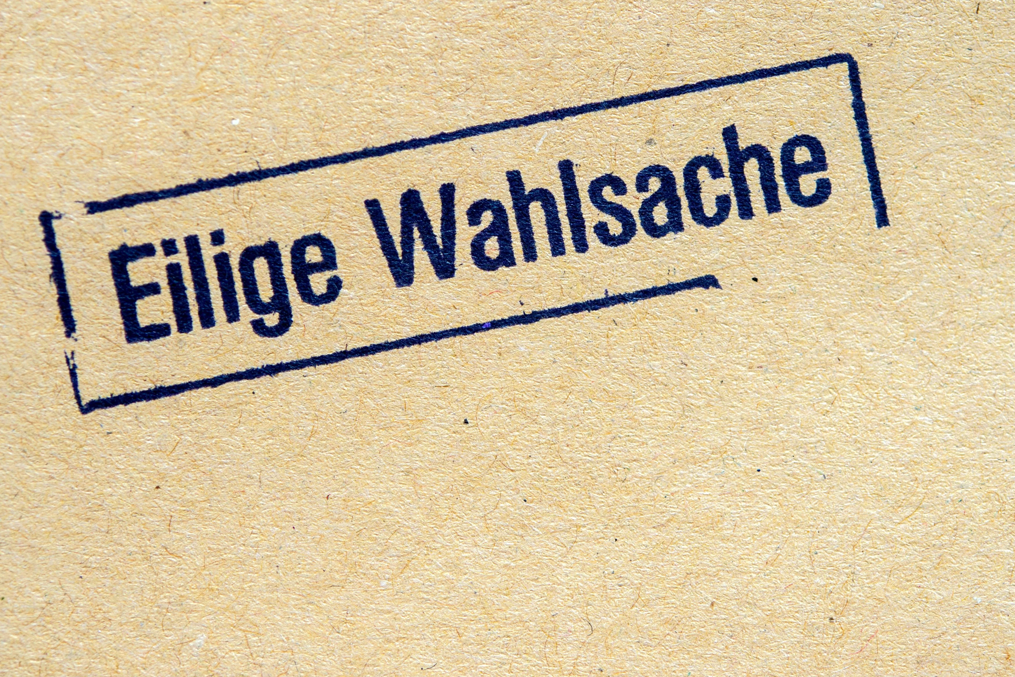 Fläche mit der Aufschrift "Eilige Wahlsache"