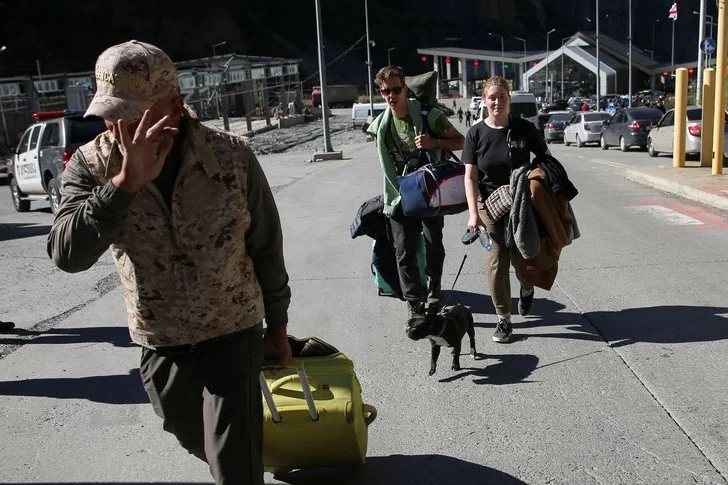 Travellers from Russia cross the border to Georgia at the Zemo Larsi/Verkhny Lars station.
