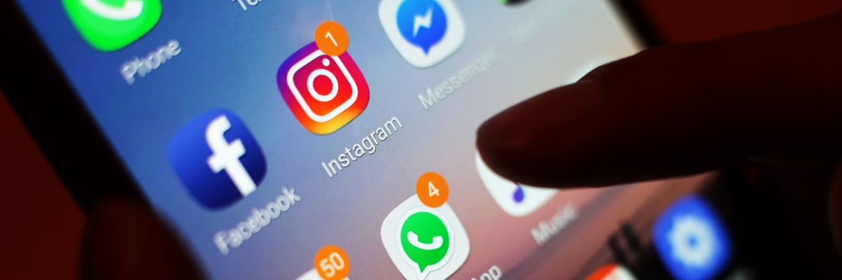 Homescreen eines Smartphones mit Social-Media-Apps