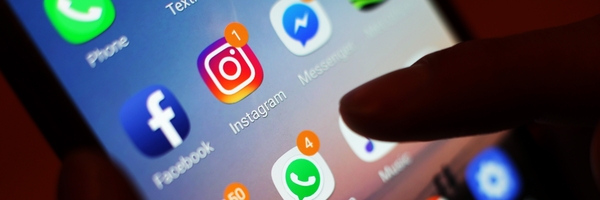 Homescreen eines Smartphones mit Social-Media-Apps