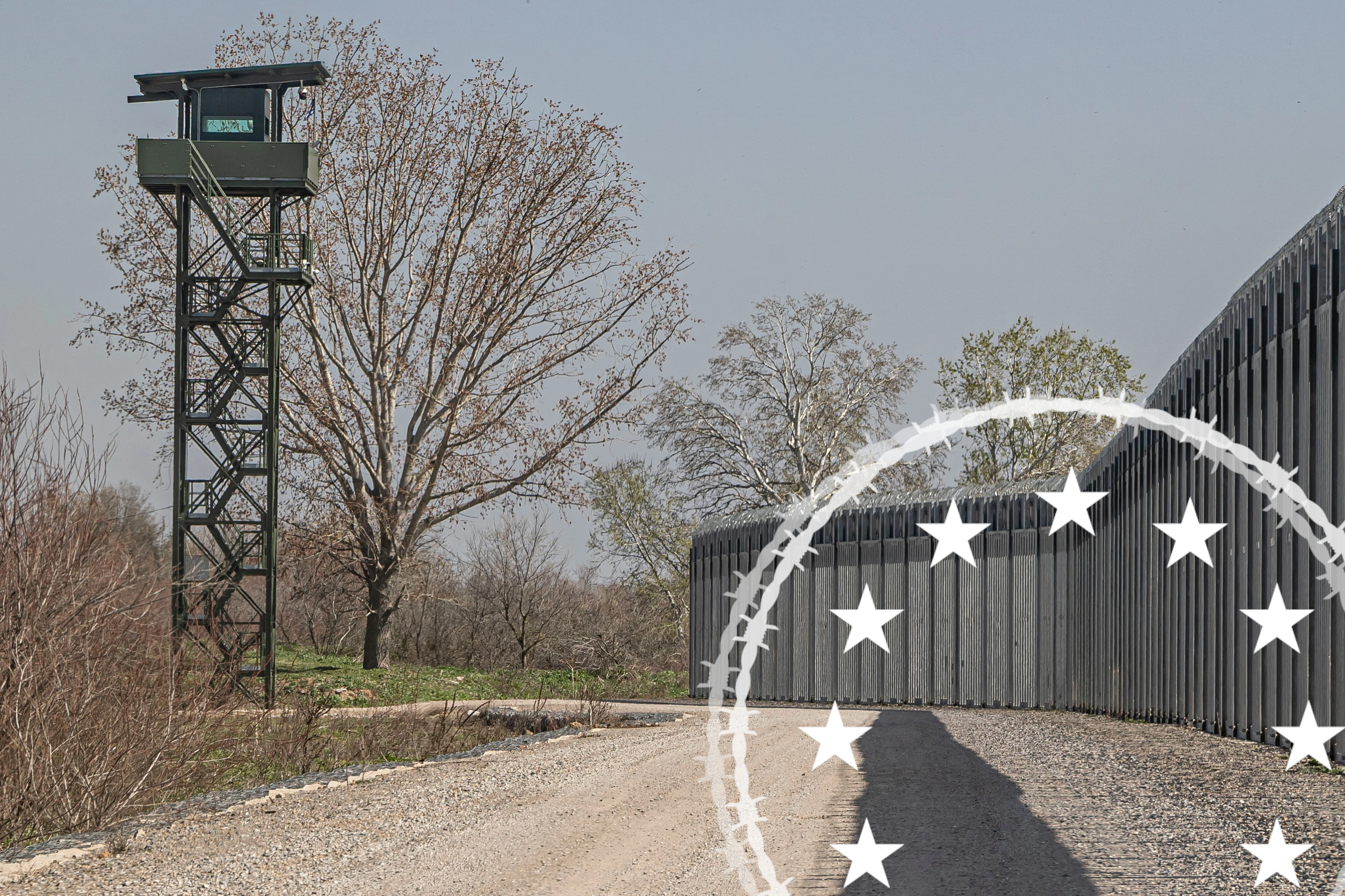 EU-finanzierter Teil des befestigten Grenzzauns mit Wachturm entlang des Evros-Flusses zwischen Griechenland und Türkei. Darauf zu sehen ist ein Overlay der FES-Artikelreihe zur GEAS, ein Symbol aus Stacheldraht und den 12 Sternen der Europaflagge..