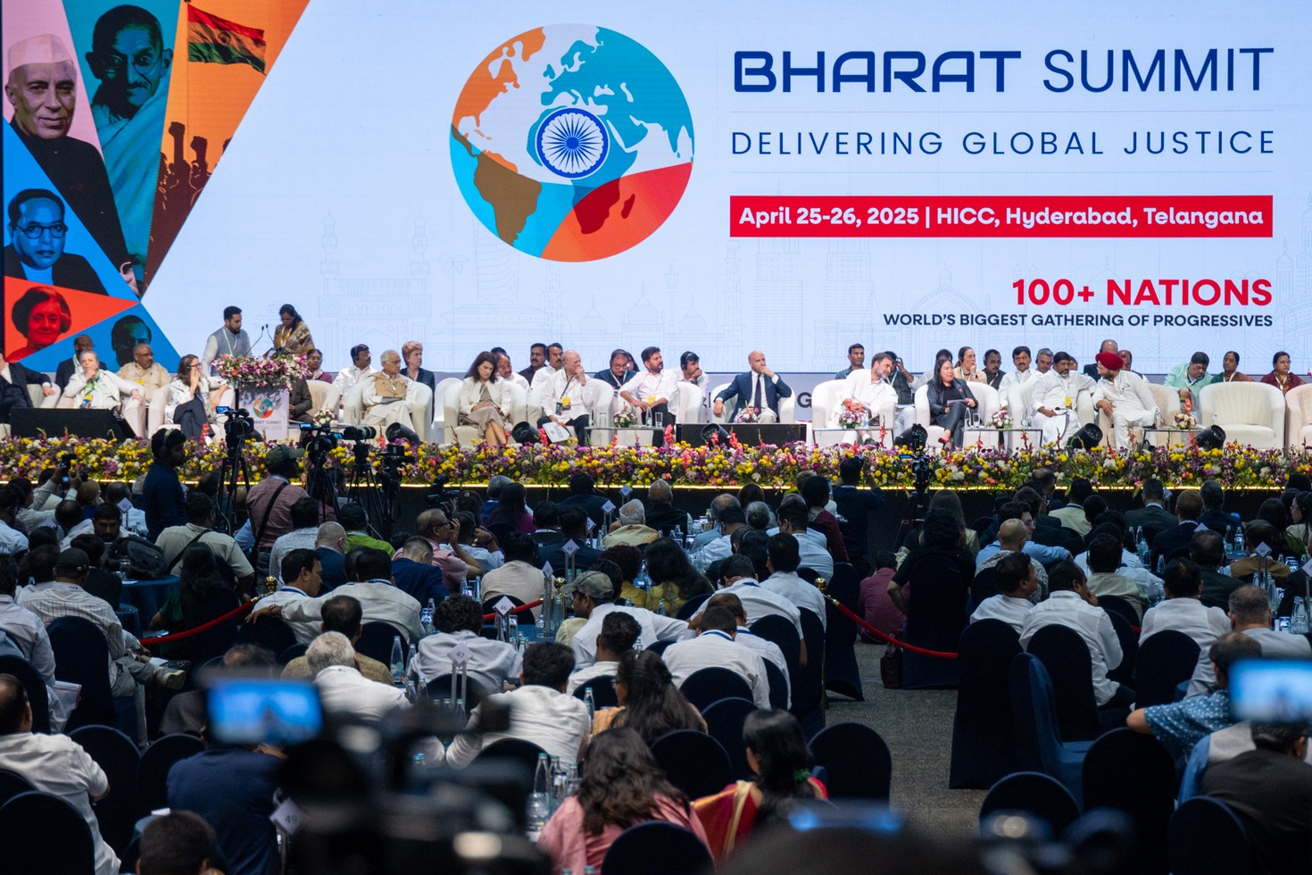 Podiumsgäste und Teilnehmende im Publikum beim Bharat Summit der Progressive Alliance in Hyderabad.