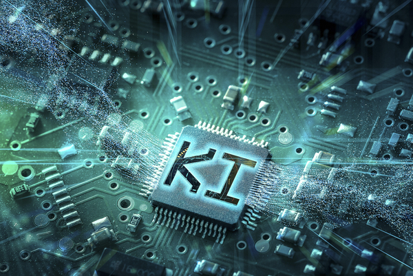Computer Platine mit Mikrochip mit der Aufschrift: KI