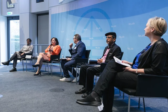 Panel discussion with Prof. Lutfey Siddiqi, Dr Bärbel Kofler, Michael Bride, Ebrahim Patel and Lara Wolters.