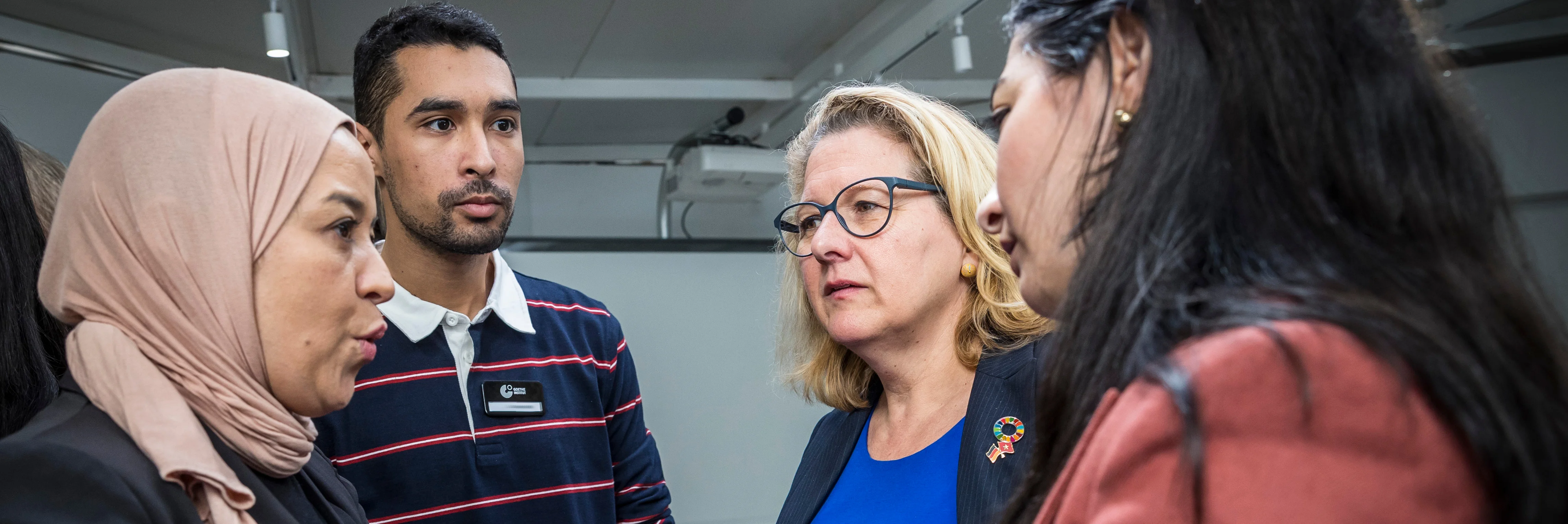 Bundesentwicklungsministerin Svenja Schulze im Gespräch bei der Eröffnung eines Zentrums für Migration und Entwicklung in Marokko.